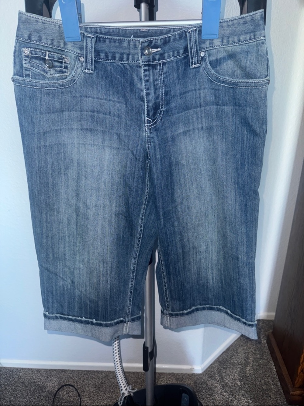 INC International Concepts Light Blue Denim Cropped Jeans
